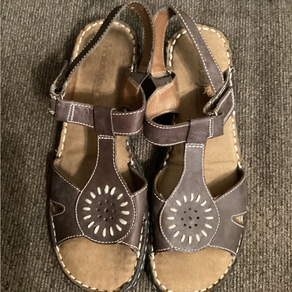 Natural Soul by. Naturalizer women’s brown sandals size 8 M